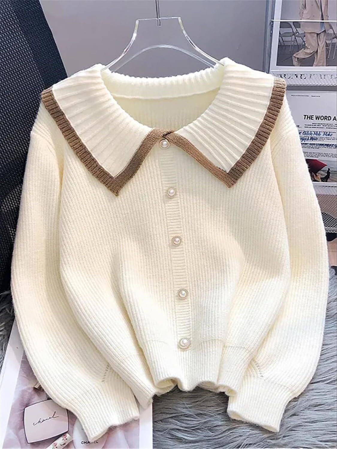 Yumuşak dokulu düğme detaylı triko kazak krem