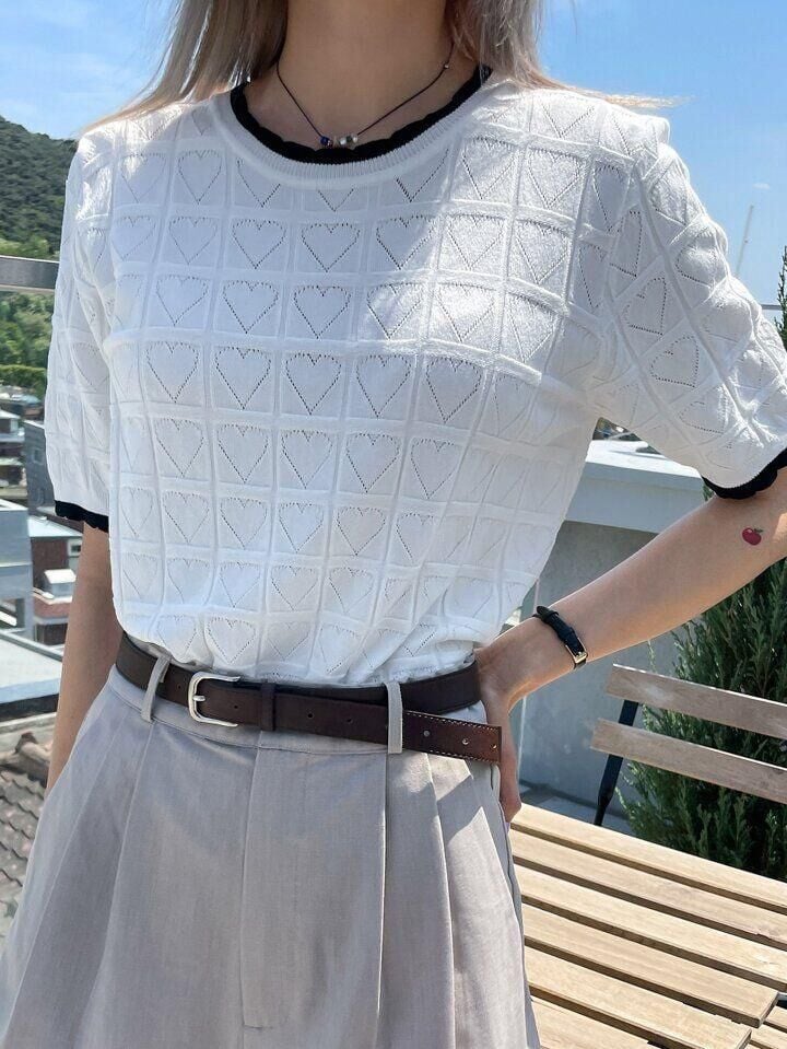 Yumuşak Dokulu Kalpli Desenli Yaka Detaylı Premium Kısa Kol T-Shirt