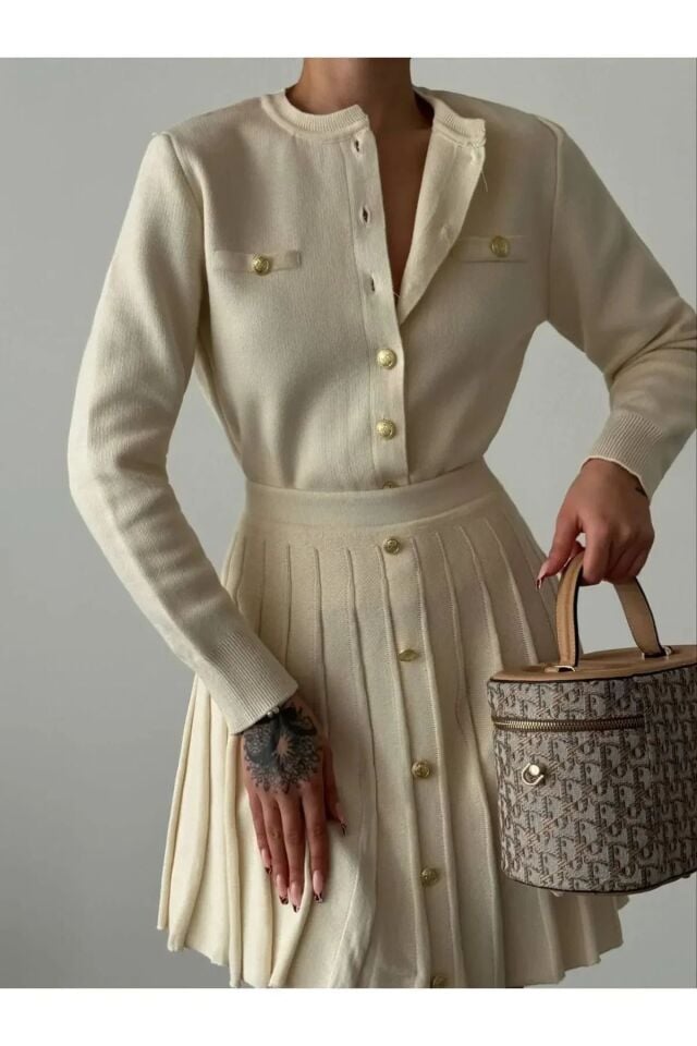 Krem Rozelinde Frense Triko Düğmeli Etekli Takım