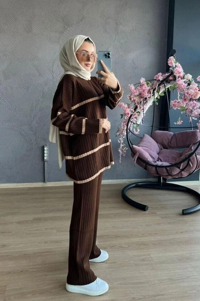 Iki Renkli Mevsimlik Ince Kumaş Triko Takım Kahverengi