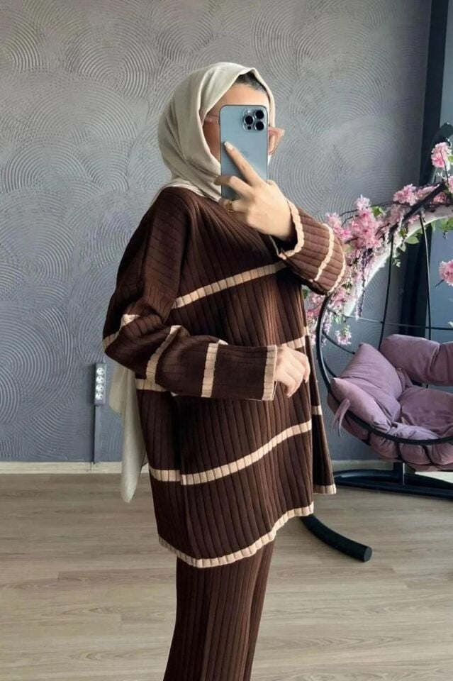 Iki Renkli Mevsimlik Ince Kumaş Triko Takım Kahverengi