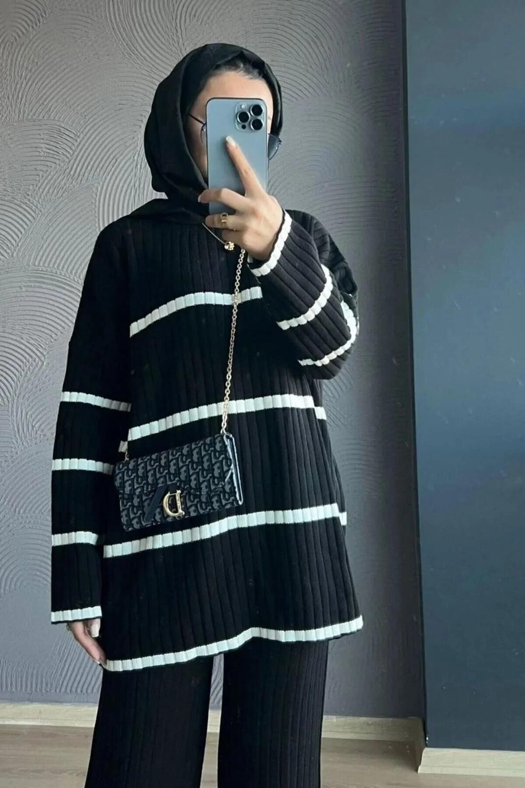 Iki Renkli Mevsimlik Ince Kumaş Triko Takım