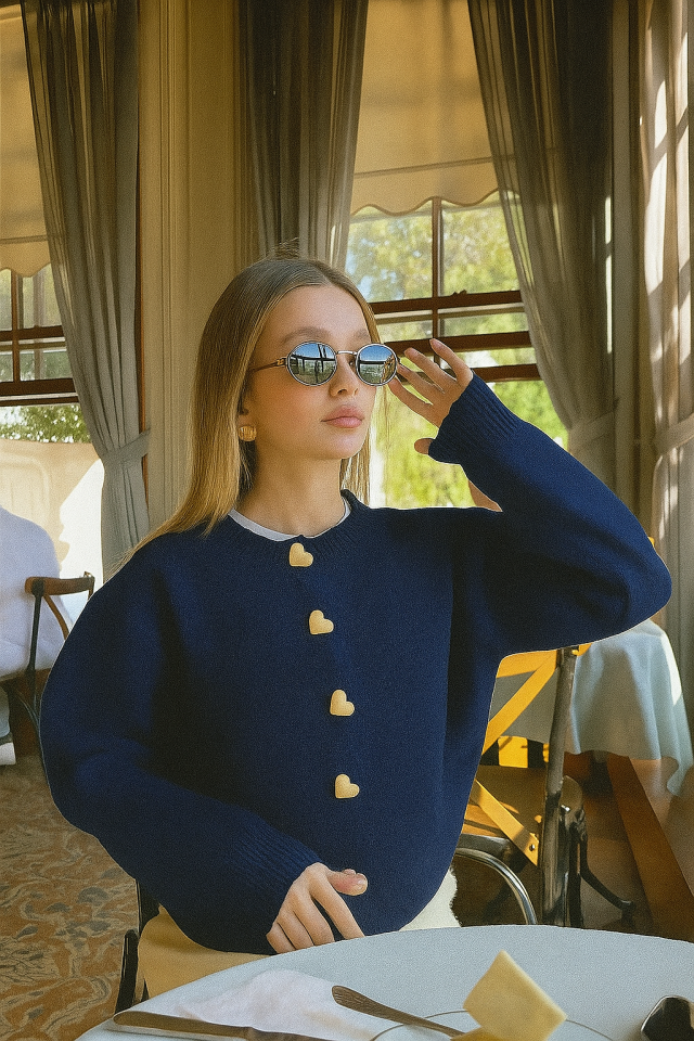 Kalp Düğme Detaylı Lacivert Triko Hırka